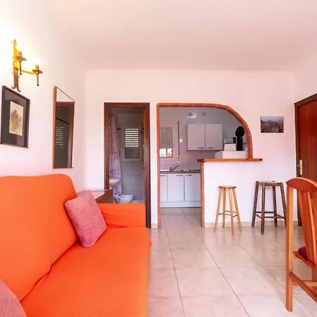 Welcs Falconera Con Piscina Apartman *