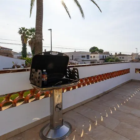 Welcs Falconera Con Piscina Apartman *