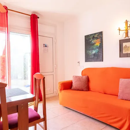 Welcs Falconera Con Piscina Apartman *