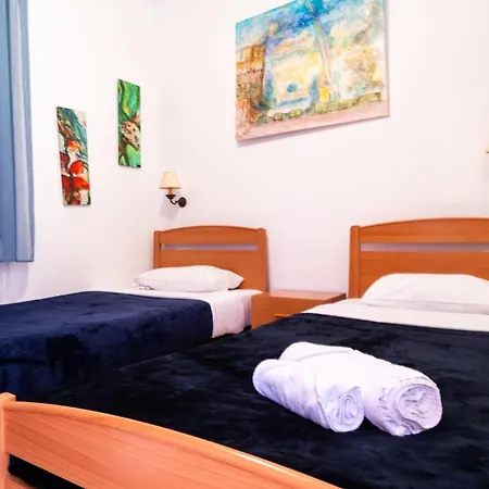Welcs Falconera Con Piscina Apartman *