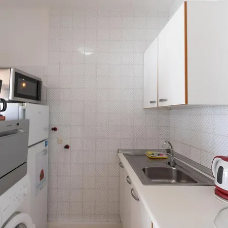 Welcs Falconera Con Piscina Apartman *