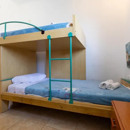 Welcs Falconera Con Piscina Apartman