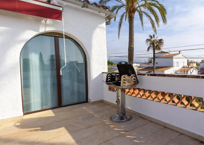 Welcs Falconera Con Piscina Appartamento *